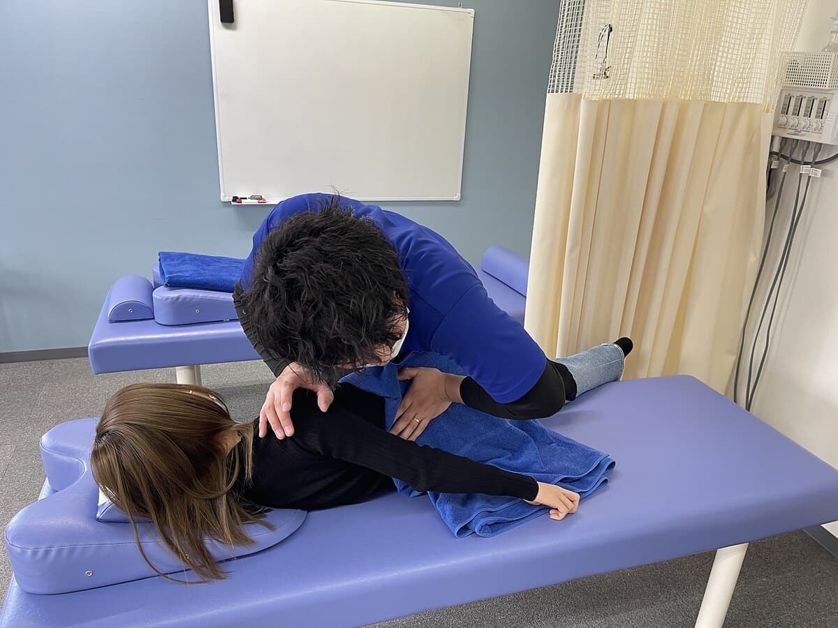 カイロプラクティック（腰）の様子